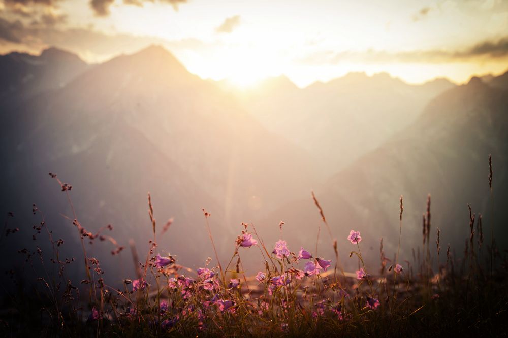 Herrliche Sonnenuntergangsstimmung bei der Alpenüberquerung