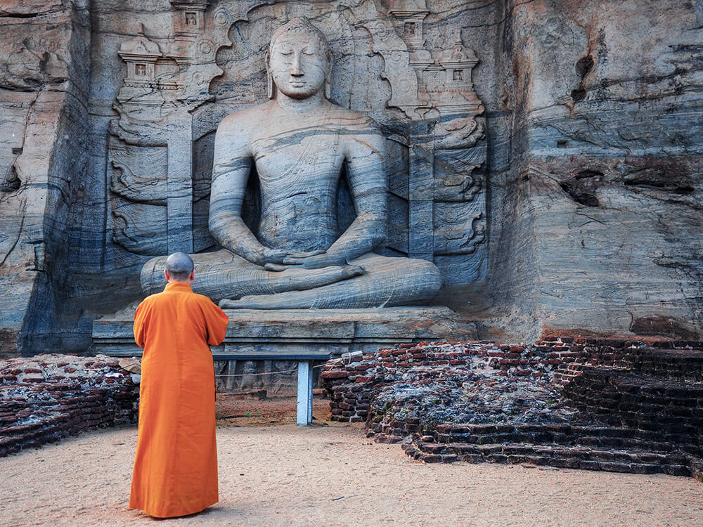 Buddha Statue in einem Tempel bei Polonnaruwa