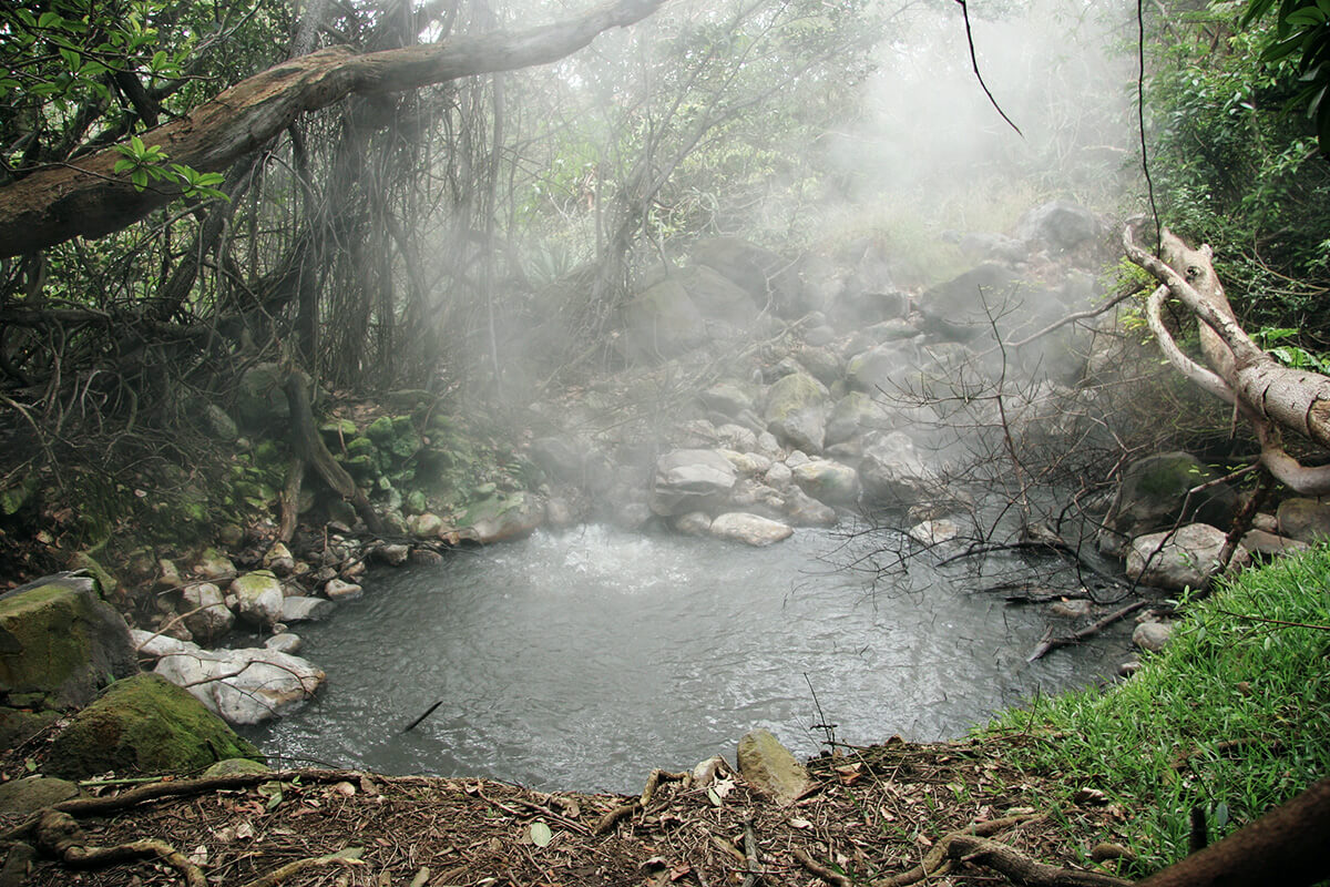 Heiße Quellen, Geysire und sprudelnde Schlammlöcher im Rincon de la Vieja Nationalpark