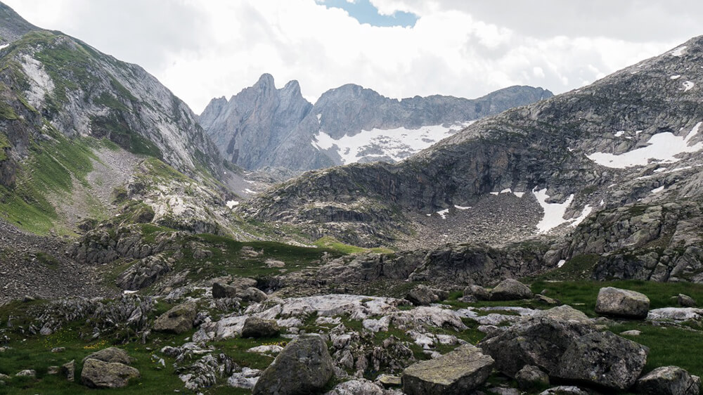 Gegen Ende des Tals wird die Landschaft wilder