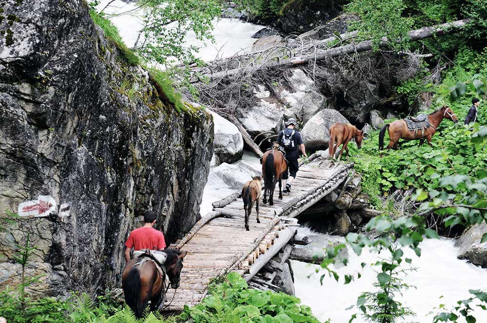 Auf dem Weg zum Uschba Wasserfall 