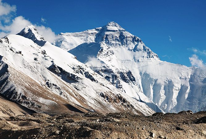 Der größte Berg der Welt, der Mount Everest, im Himalaya