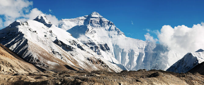 Der größte Berg der Welt, der Mount Everest, im Himalaya