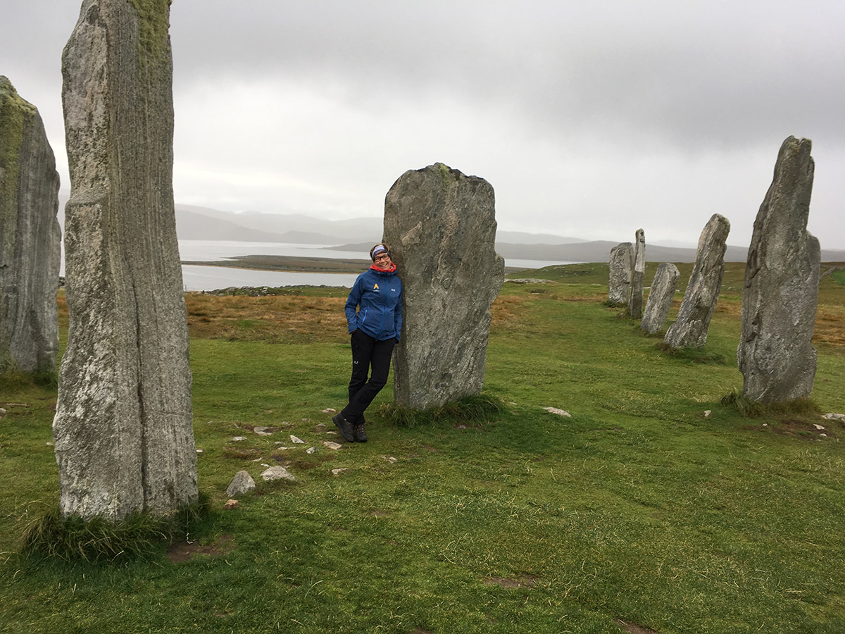 Nina bei den Callanish Standing Stones