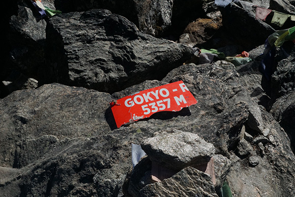 Markierung auf dem Weg zum Gokyo Ri