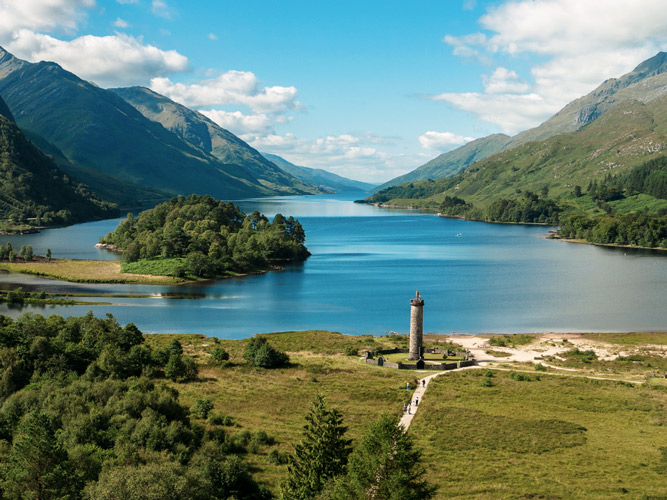 Das Glenfinnan Monument am Loch Shiel