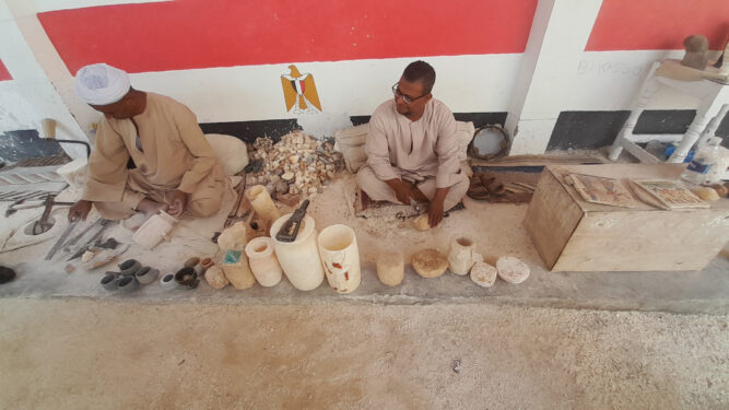 Lokales Geschäft mit Handwerkern in Luxor