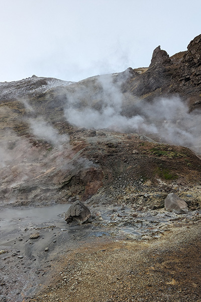 Gegen um den Reykjadalur Heißen Fluss