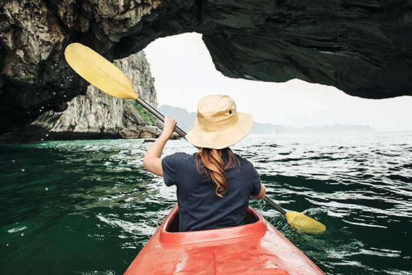 Kajakfahrt in der Halong Bucht