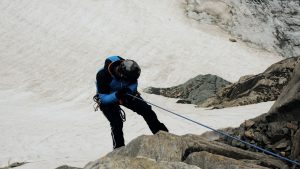 Bergsteiger seilt sich ab, Hohe Tauern