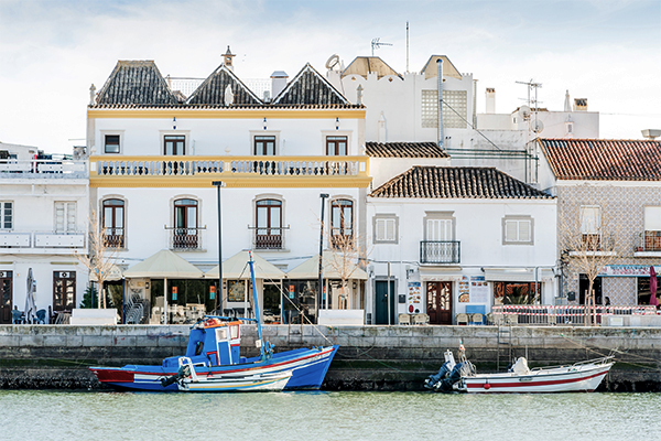 Stadt Tavira in der Algarve