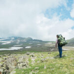 Ein Wanderer auf dem Weg zum Gipfel des Ararat