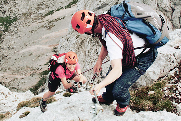 Zwei Kletterer am Klettersteig