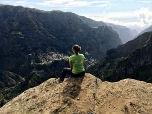 ASI-Mitarbeiterin genießt Ausblick