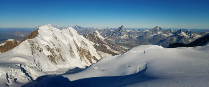 Ausblick von der Signalkuppe bei einer 4000-er Hochtour