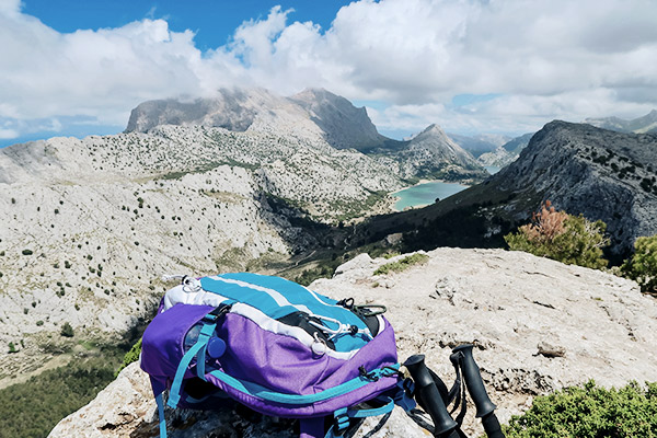 Rucksack in der Serra de Tramuntana, Mallorca