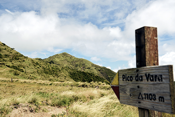 Wegweiser zum Pico da Vara