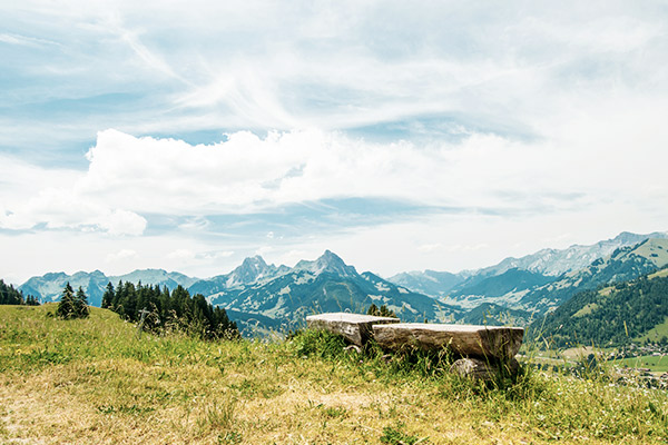 Bank in den Bergen, Alpen