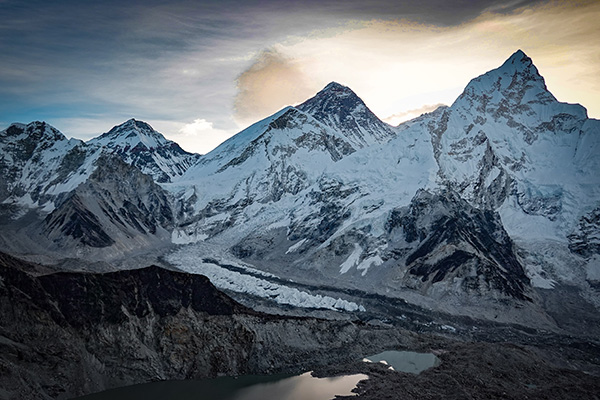 Blick vom Kala Patar auf das Everest Base Camp und den Khumbu-Gletscher