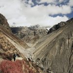 Bergkulisse mit Wanderer, Nepal