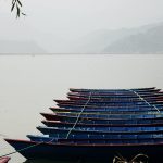 Boote am Phewa Lake, Nepal