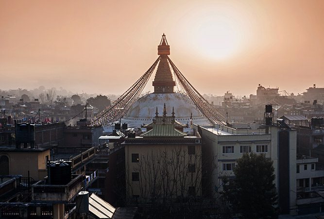 Goldene Stupa im Abendlicht