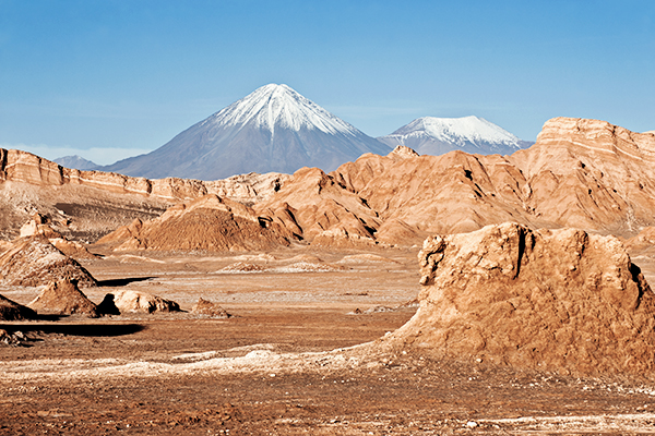 Blick auf Vulkan in der Atacama Wüste