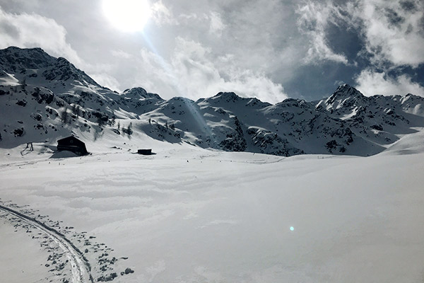 Textfeld: Hier bitte Bild einfügen: Aussicht auf Defereggental
defereggental.jpg
Ausblick auf Deferegental bei Schnee

