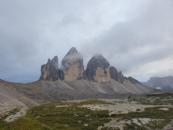 Blick auf die Drei Zinnen in Südtirol