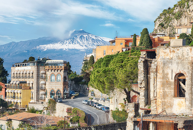 Vulkan Ätna vor Taormina, Italien