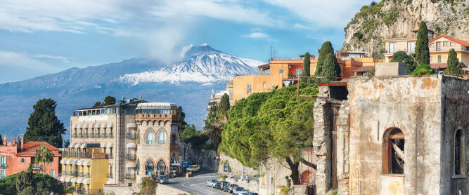 Vulkan Ätna vor Taormina, Italien