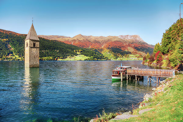 Der Reschensee im Herbst