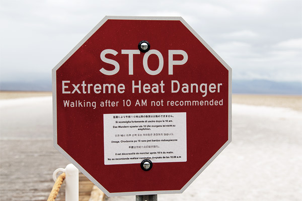 Warnschild Hitze, Death Valley USA