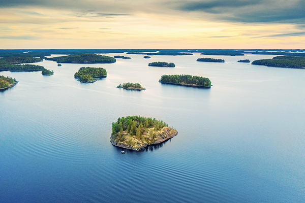 Inseln in der finnischen Seenlandschaft