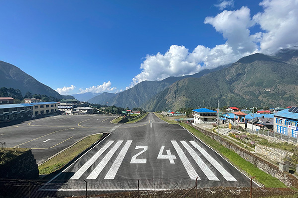 Die Landebahn in Lukla