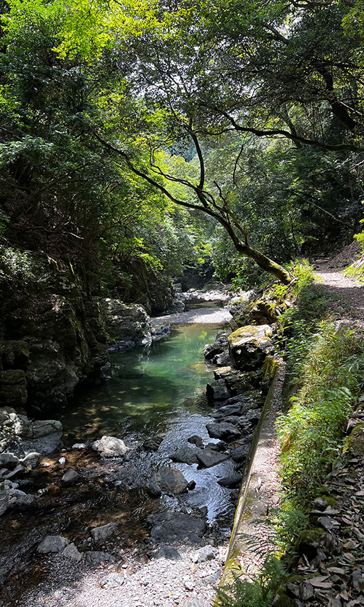 Flusstal Wanderung in Japan