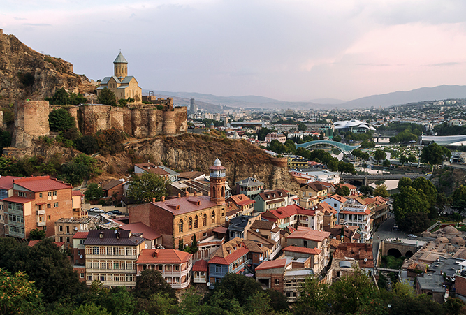 Schloss Narikala und Skyline auf Tiflis
