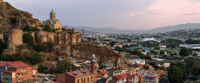 Schloss Narikala und Skyline auf Tiflis