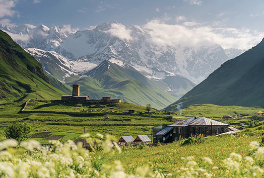 Ausblick auf Ushguli am Transcaucasian Trail