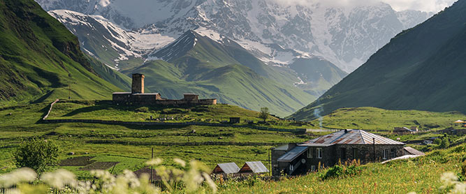 Ausblick auf Ushguli am Transcaucasian Trail