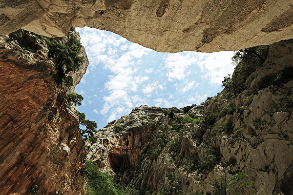 Blick aus Gorropu Schlucht im Supramonte Gebirge, Sardinien