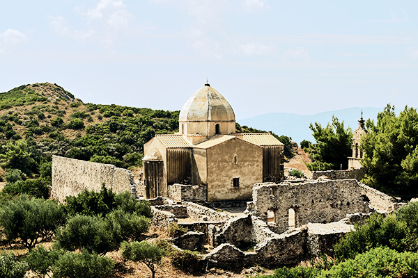 Blick auf das Kloster Panagia Skopiotissa auf Zakynthos in Griechenland