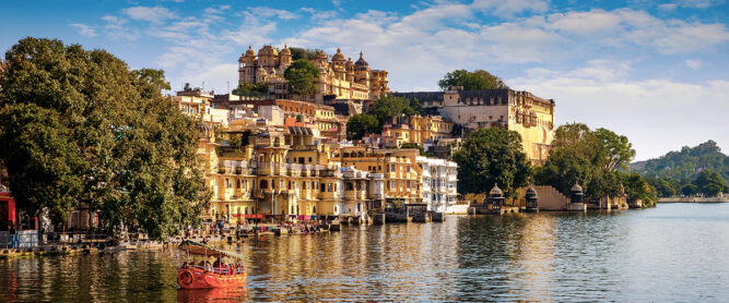 Stadtpalast am Pichola See in Udaipur