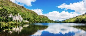 Das Kylemore Abtei in Connemara, Irland.