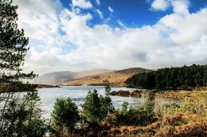 See und Berge im Glenveagh Nationalpark, Irland.