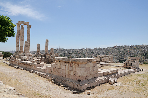 Der Zitadellenhügel mit Amman im Hintergrund