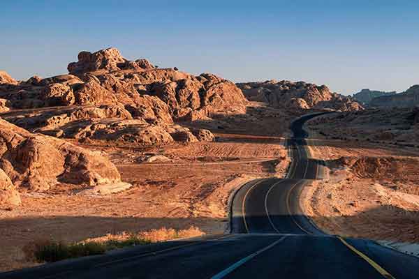 Straße im Wadi Rum in Jordanien