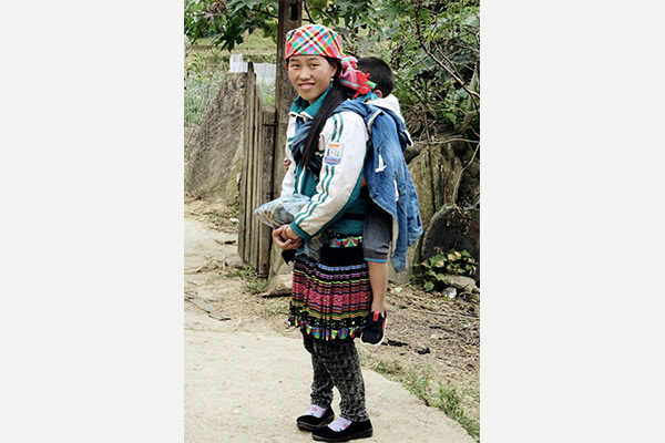 Hmong Frau mit Kind