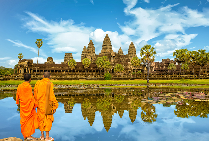 Mönche vor Angkor Wat