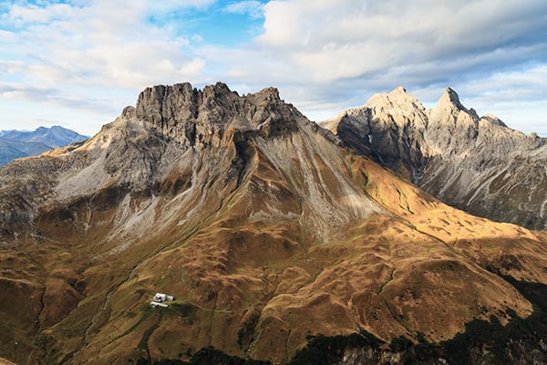 Blick auf die Kemptner Hütte im Allgäu